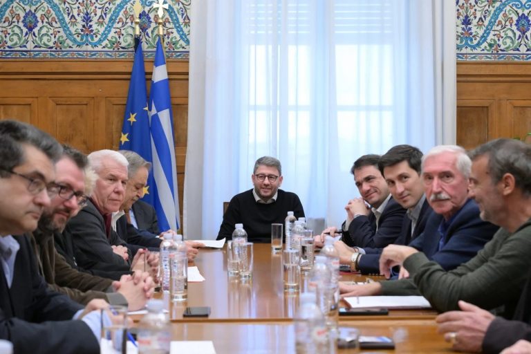 Ανδρουλάκης στην ΑΔΕΔΥ: Θα πάρουμε πρωτοβουλία για καλύτερο μισθολογικό – Ξεκινάμε με τον 13ο μισθό