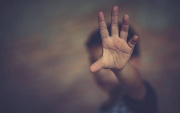 Βόλος: Αθώοι λόγω αμφιβολιών μητέρα και σύντροφος που κατηγορούνταν για κακοποίηση 2χρονου κοριτσιού