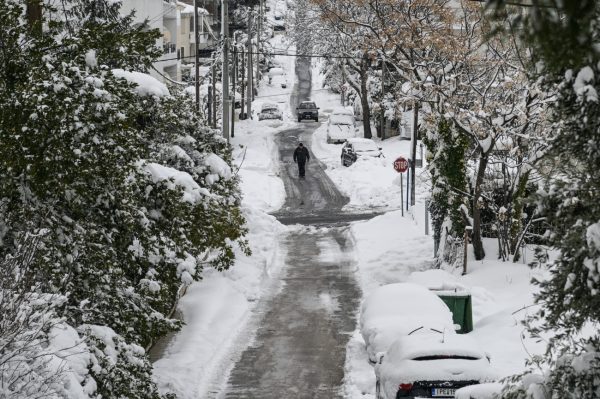 Καιρός: Πέφτει κι άλλο η θερμοκρασία την Πέμπτη – Πού θα χιονίσει