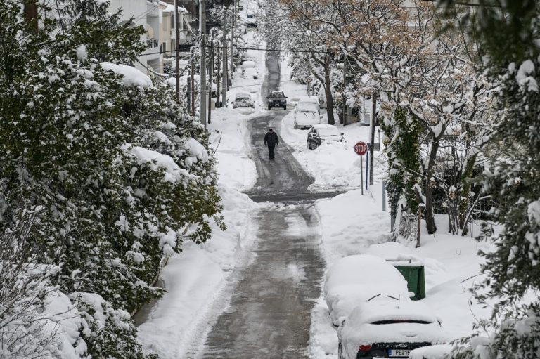 Καιρός: Πέφτει κι άλλο η θερμοκρασία την Πέμπτη – Πού θα χιονίσει