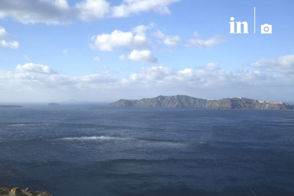 Απαγορευτικό απόπλου στη Σαντορίνη λόγω ισχυρών ανέμων – Με αεροπλάνο οι αναχωρήσεις από το νησί