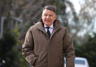 Αλέξης Κούγιας: Κρίσιμη η κατάσταση της υγείας του γνωστού δικηγόρου – Η ανακοίνωση των παιδιών του