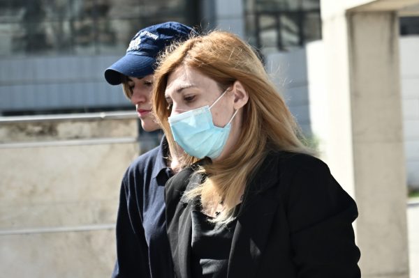 «Κοιτούσα τη κούνια και έκλαιγα και είδα το πανάκι…» – Πώς περιέγραψε η Ρούλα Πισπιρίγκου το θάνατο της Ίριδας