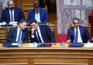 Τέμπη: Yπό πίεση και σε θέση άμυνας η κυβέρνηση – Το «μπλέξιμο» με τα σενάρια για ψήφο εμπιστοσύνης και το ΠΑΣΟΚ