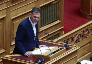 ΣΥΡΙΖΑ κατά ΠΑΣΟΚ: Συμπολιτευόμενη αντιπολίτευση δεν νοείται