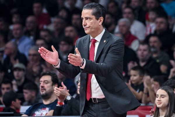 Ο Ερυθρός Αστέρας αποθέωσε τον Γιάννη Σφαιρόπουλο: «Εγγύηση επιτυχίας»