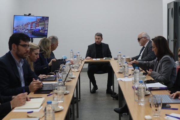 Σήμα ενότητας από το ΠΑΣΟΚ απέναντι στη ΝΔ – Ο Ανδρουλάκης απαντά για τη Δικαιοσύνη με εκδήλωση