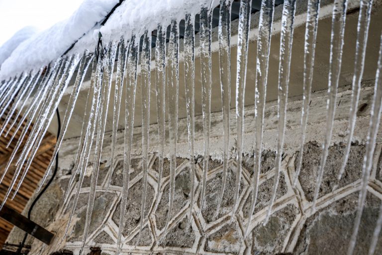 Καιρός – Τσουχτερό κρύο στη χώρα: Θερμοκρασίες κάτω των -10 σε επτά περιοχές, πλησίασε στο Νευροκόπι τους -12