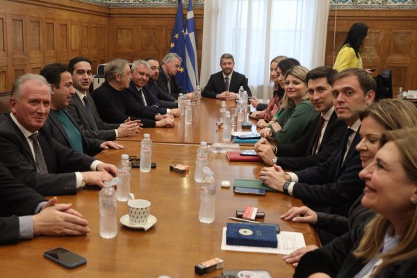 Κοινοβουλευτική Ομάδα ΠΑΣΟΚ: Διαψεύδει εσωκομματικό «αντάρτικο» και καταγγέλλει «επιχείρηση λάσπης»