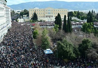Τέμπη: Σε θέση μάχης κυβέρνηση και αντιπολίτευση – Το μήνυμα Μητσοτάκη για το συλλαλητήριο και η παρέμβαση Τσίπρα