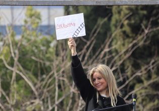 Καρυστιανού για την επέτειο των Τεμπών: «Η νύχτα που η διαφθορά σκότωσε τα παιδιά μας»