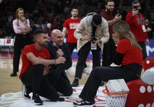 Ολυμπιακός: Το σόου του Φουρνιέ και η πρόταση γάμου στο παρκέ του ΣΕΦ (vid)