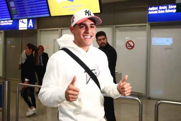 Στην Αθήνα για τον Ολυμπιακό ο Λουίς Πάλμα – «Ηρθα στη μεγαλύτερη ομάδα της Ελλάδας» (vids)