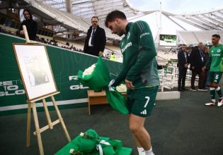 Παναθηναϊκός: Το βίντεο για τον Μίμη Δομάζο – Λουλούδια από όλη την ομάδα στο κάδρο του «Στρατηγού» (pics)