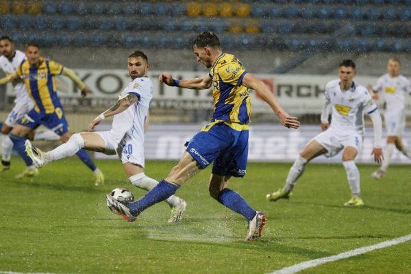 Αστέρας Τρίπολης – Λαμία 1-0: Τρίποντο για τους Αρκάδες σε ένα επεισοδιακό παιχνίδι