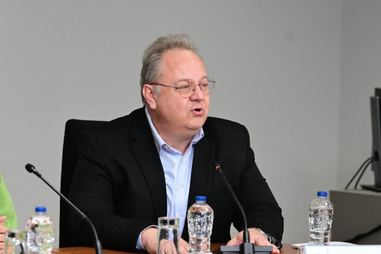 Παπαζάχος για Σαντορίνη: «Δεν ισχύει η εκδοχή της εκτόνωσης» – Ποια είναι τα σενάρια που εξετάζονται