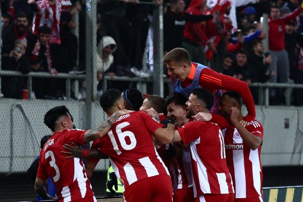 Αυτά τα κάνει μόνο ο Ολυμπιακός: «Μέσα» και στις τρεις διοργανώσεις (vid)