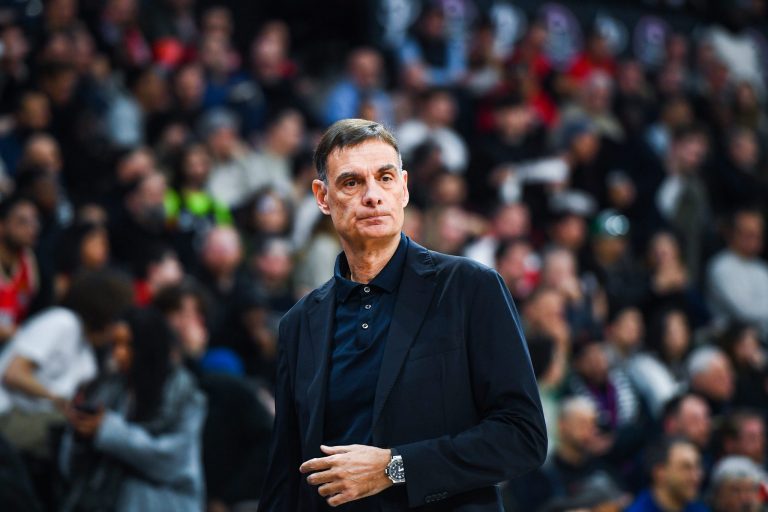 Το χαμόγελο του Μπαρτζώκα όταν καταλαβαίνει πως ο Ολυμπιακός σκόραρε (vid)