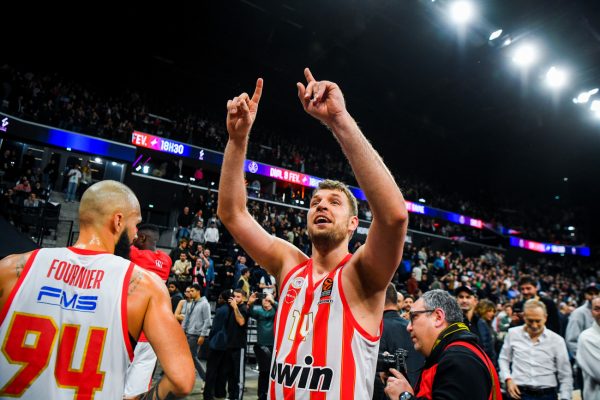 Και τι θα πει ο Ολυμπιακός; Να μη βγούμε πρώτοι, για να μη μας πιάσει η… κατάρα;