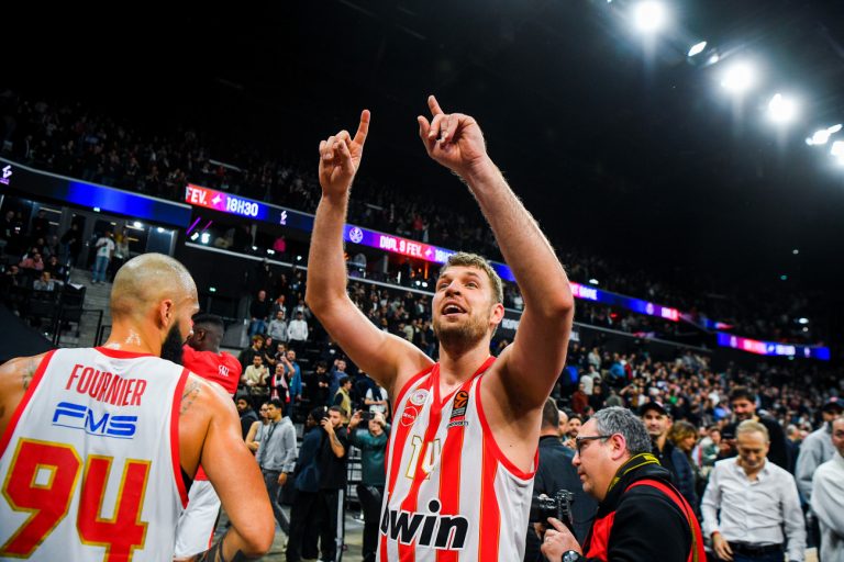 Και τι θα πει ο Ολυμπιακός; Να μη βγούμε πρώτοι, για να μη μας πιάσει η… κατάρα;