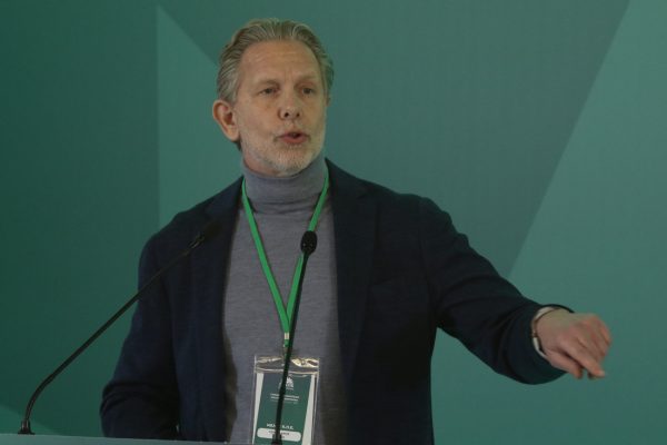 Γερουλάνος στην ΚΠΕ του ΠΑΣΟΚ: Γαντζωμένη στην καρέκλα η ΝΔ – Είναι σκληρά νεοφιλελεύθερη και διχαστική