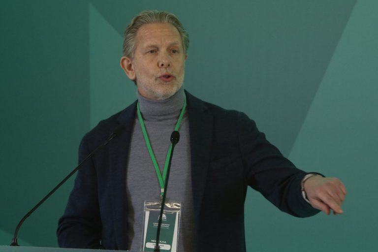 Γερουλάνος στην ΚΠΕ του ΠΑΣΟΚ: Γαντζωμένη στην καρέκλα η ΝΔ – Είναι σκληρά νεοφιλελεύθερη και διχαστική