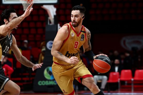 Αγωνία στον Ολυμπιακό με Βιλντόζα – Αποχώρησε με ενοχλήσεις από το ματς με τον ΠΑΟΚ (vid)