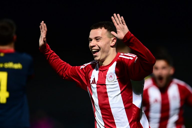 Σταύρος Πνευμονίδης: Η «χρυσή» κεφαλιά με τη Χιρόνα και το σερί στο Youth League – Η σπουδαία χρονιά με τον Ολυμπιακό (vids)