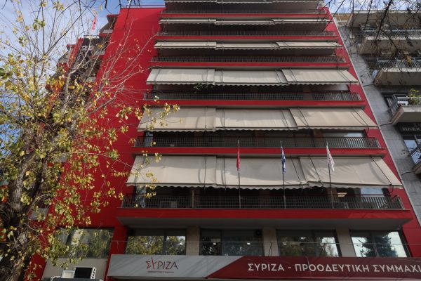 Τέμπη: Ο Φάμελλος βλέπει «υπόθαλψη εγκληματία, προσβολή μνήμης νεκρού και απιστία» για το μπάζωμα