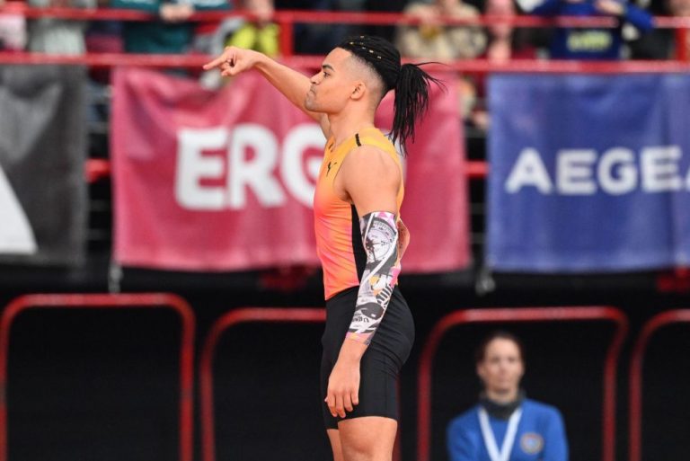 Σε τρομερή κατάσταση ο Καραλής: Έκανε νέο πανελλήνιο ρεκόρ στα 6.01 μ. (vids)