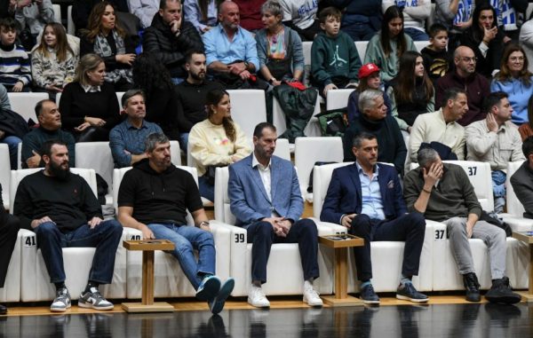 Συγκινητικές στιγμές στην Πάτρα – Βραβεύτηκε η «χρυσή» ομάδα του 2005 (pic)