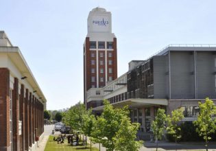 «Πλασιέ υποβαθμισμένων πανεπιστημίων» – Συνεχίζεται ο πόλεμος κυβέρνησης – ΠΑΣΟΚ για τη «Σορβόννη»