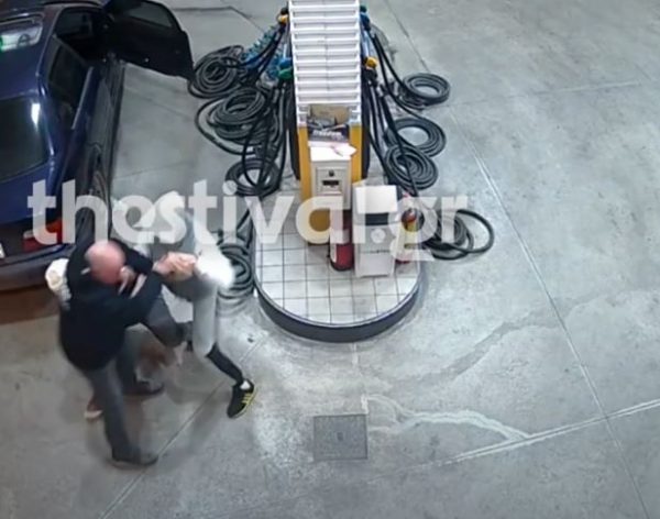 Θεσσαλονίκη: Έναν εφιάλτη έζησε υπάλληλος πρατηρίου καυσίμων – Τον λήστεψαν υπό την απειλή κατσαβιδιού