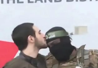 Γάζα: Ισραηλινός όμηρος φιλά στο μέτωπο μαχητή της Χαμάς κατά την απελευθέρωσή του – Βίντεο