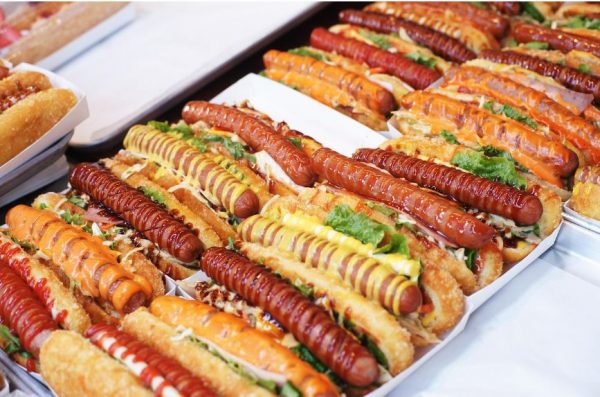 Πωλητήριο στο ιστορικό στέκι χοτ ντογκ της Ν. Υόρκης