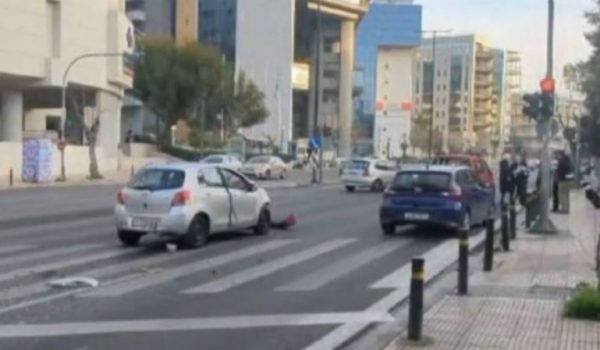 Μεσογείων: Τροχαίο με σύγκρουση τριών οχημάτων