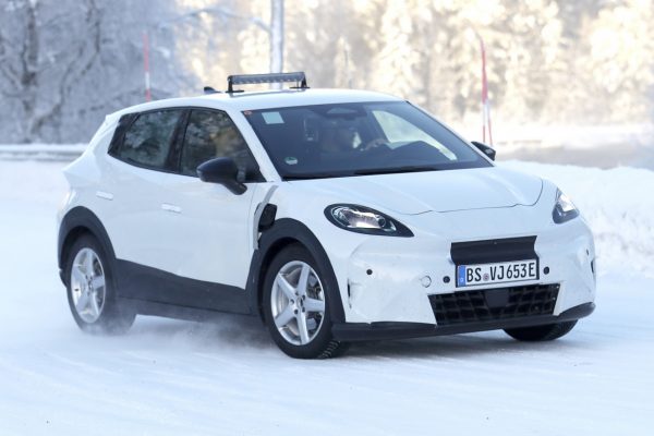 Cupra Raval: Επίθεση από τη βάση