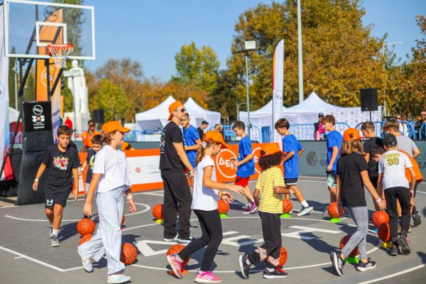 Nτρίπλες και τρίποντα, μεταμορφώνουν τις γειτονιές μας σε υπαίθρια γήπεδα!
