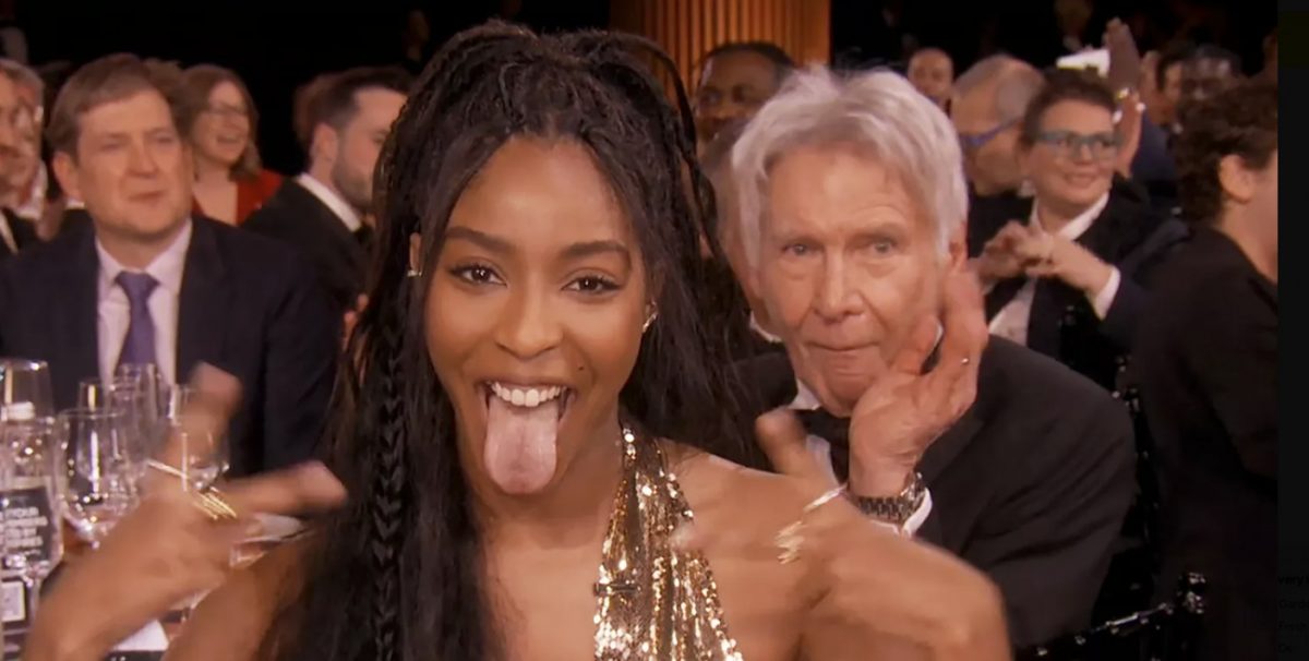 Όλα τα βλέμματα είναι στραμμένα στα κρακεράκια που έφαγε ο Χάρισον Φορντ στα βραβεία SAG