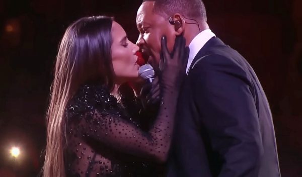 Γουίλ Σμιθ: Το φιλί του με Ισπανίδα σταρ διχάζει – Τι τρέχει με τη Τζέιντα;