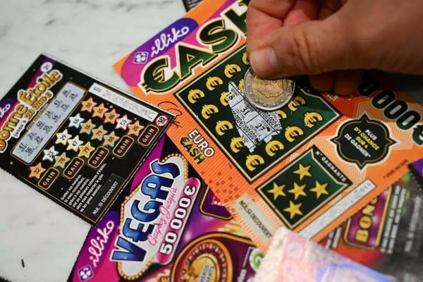 Γαλλία: Έκλεψαν κάρτα, κέρδισαν ξυστό και τώρα το θύμα ζητά να μοιραστούν τα 500.000 ευρώ