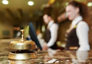 Ξενοδοχεία: Τι προβλέπει η νέα κλαδική συλλογική σύμβαση για τους ξενοδοχοϋπαλλήλους