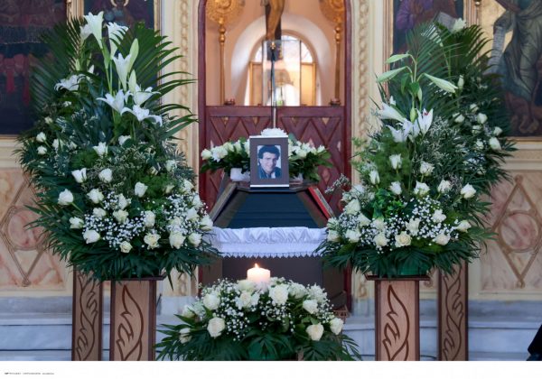 Πάνος Τουλιάτος: Συγγενείς και φίλοι είπαν το τελευταίο «αντίο» στον αγαπημένο ηθοποιό