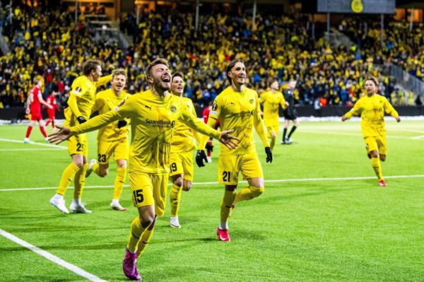 Ποια είναι η Μπόντο Γκλιμτ που θα βρει απέναντι του ο Ολυμπιακός στους «16» του Europa League (vids)