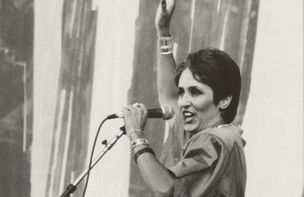 H Μόνικα Μπαρμπάρο συνάντησε την θρυλική Τζόαν Μπαέζ, την οποία υποδύεται στο «A Complete Unknown»