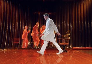 Κνοκ: Πρώτες φωτογραφίες από την παράσταση στο Θέατρο Τέχνης