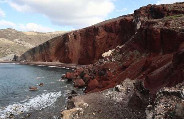 Σαντορίνη: Στο μικροσκόπιο ειδικών του ΕΚΠΑ οι κατολισθήσεις – Έρευνες σε Αμμούδι, Αρμένη, Θηρασιά