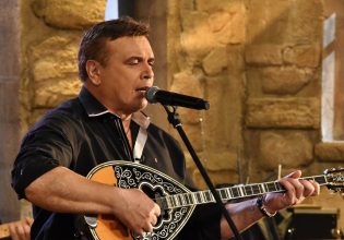 Μανώλης Λιδάκης: «Για αυτό έγινε ο κόσμος μάτια μου» και άλλα τραγούδια που αγαπήσαμε