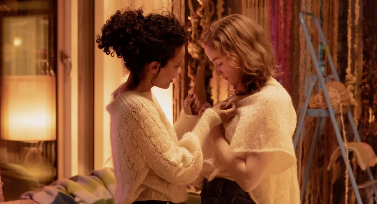 Τα ερωτικά (και κινηματογραφικά) «Όνειρα» μιας έφηβης κέρδισαν τη Χρυσή Άρκτο στη Μπερλινάλε