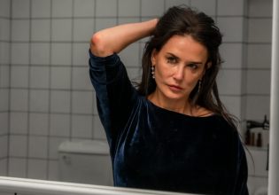 «Έκλαιγα με λυγμούς»: H σκληρή προετοιμασία των Ντέμι Μουρ και Μάργκαρετ Κουάλεϊ για το «The Substance»